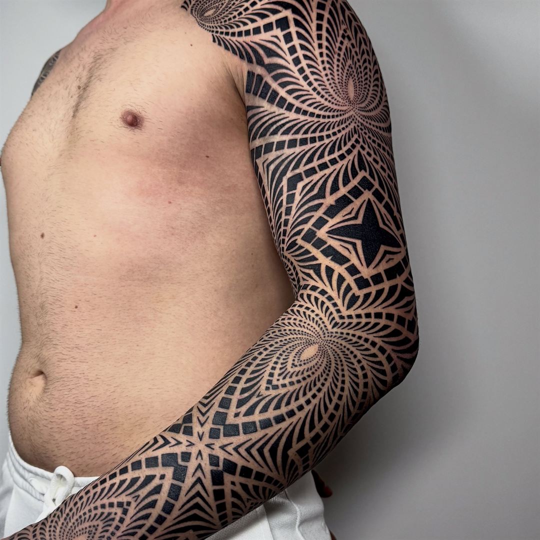 Geometric tattoo by Dezső Jakab