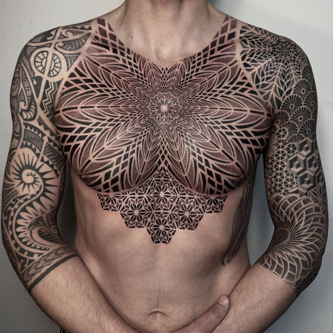 Geometric tattoo by Dezső Jakab