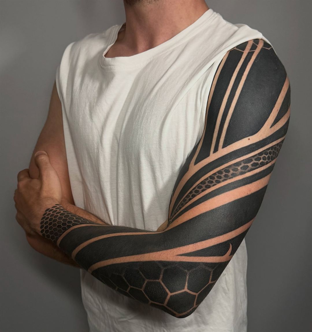 Geometric tattoo by Dezső Jakab