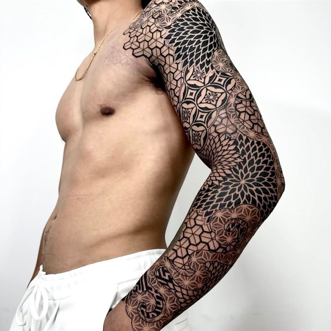 Geometric tattoo by Dezső Jakab